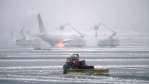 یخ زدگی باند فرودگاه تبریز موجب لغو پروازها شد