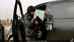 اعدام وحشیانه یک اسیر بدست داعش با شمشیر + تصاویر