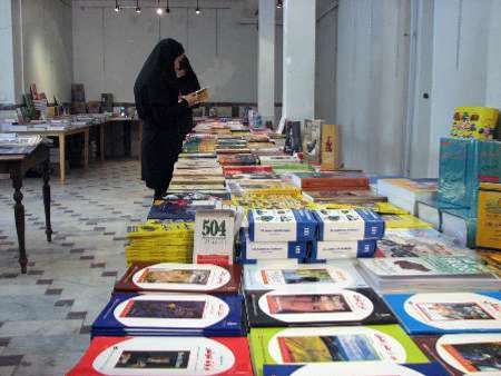 نمایشگاه کتاب انقلاب در کتابخانه عمومی عجب شیر گشایش یافت