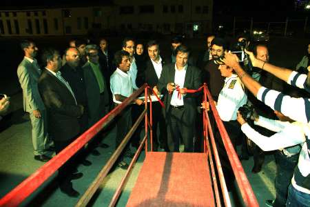 بهره برداری از نخستین کشتی کف شیشه ای قشم/مرجان های خلیج فارس در برابر دیدگان گردشگران