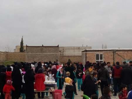 دانش آموزان مانه و سملقانی محصولات خود را در بازارچه ای عرضه کردند