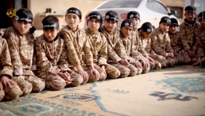 تکنیک‌های مغزشویی داعش روی کودکان به روش نازی‌ها +عکس 