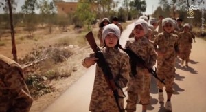 تکنیک‌های مغزشویی داعش روی کودکان به روش نازی‌ها +عکس 