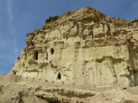 غار خربس در دل تپه های باستانی قشم