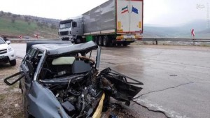 زندهماندن راننده در تصادف وحشتناک با تریلی