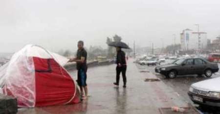 بارش شدید باران و غافلگیری مسافران درگیلان