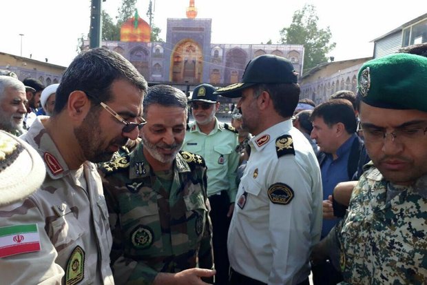 فرمانده کل ارتش جمهوری اسلامی ایران وارد مهران شد