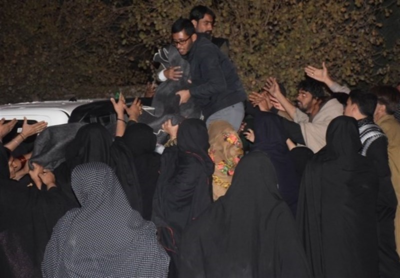وضعیت نامناسب زائران اربعین در مرز پاکستان؛ تلاش بی‌وقفه ایرانی‌ها ‌برای پذیرایی زائران