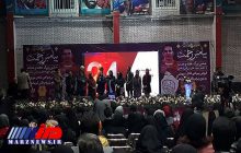 فروش نمادین پیراهن هادی نوروزی به نفع زلزله زدگان کرمانشاه در مشهد