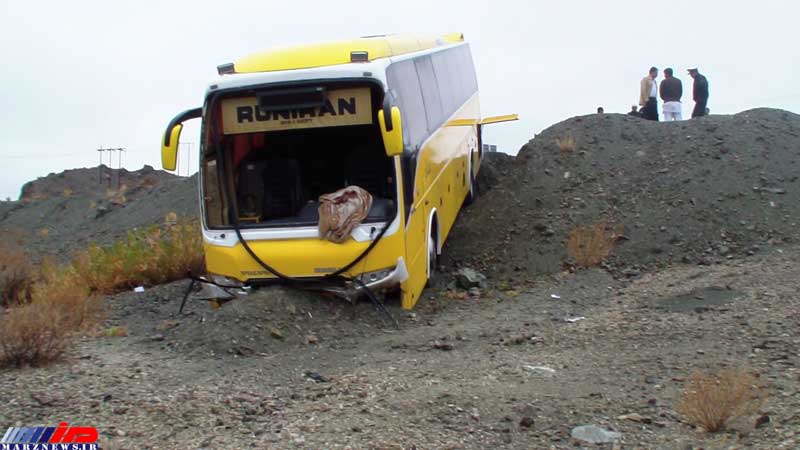 برخورد کشنده با اتوبوس یک کشته و 14 مجروح برجای گذاشت