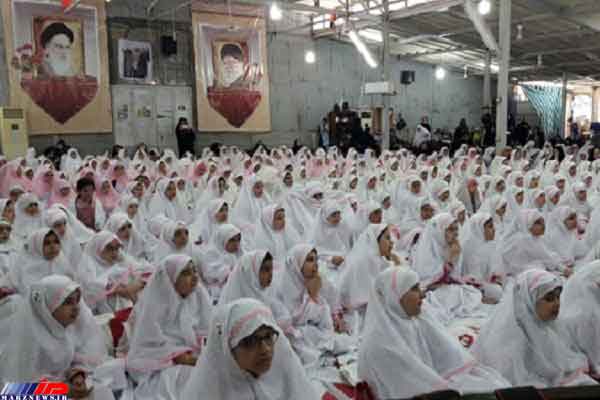 دانش آموزان از خانواده و معلمان برای نمازخواندن الگو می پذیرند