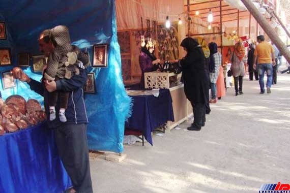 استقبال گسترده مسافران نوروزی از بازارچه صنایع دستی شیروان