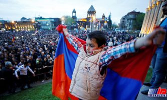 رهبر مخالفان در ارمنستان خواستار توقف موقت اعتراض ها شد