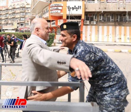 وقتی نخست وزیر عراق هم بازرسی بدنی می‌شود! + تصاویر