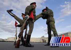 رژه عجیب سربازان روسیه+عکس