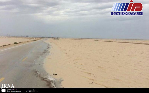 سیلاب جاده ساحلی گناوه به بوشهر را بست