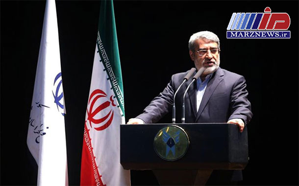 شهرداران و دهیاران نظام مردم سالاری دینی را با عملکرد خود ارتقا دهند