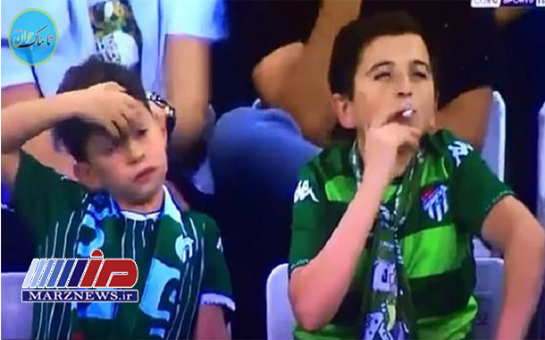 جنجال عجیب سیگار کشیدن هوادار فوتبال ترکیه