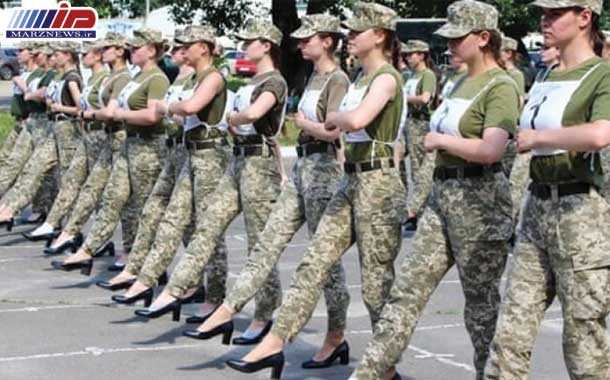 رژه با کفش پاشنه بلند، نمایشی جنجال آفرین در اوکراین