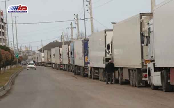 عبور سخت کامیون‌ها از مرز آستارا/ وعده های مسئولان عملی می شود؟