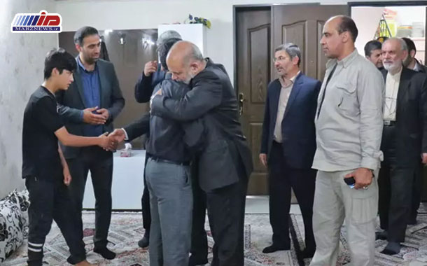 دیدار وزیر کشور با خانواده شهید احمدی در خراسان شمالی