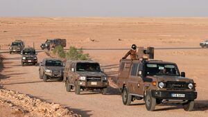 رژه نظامی عراق در مرز با سوریه