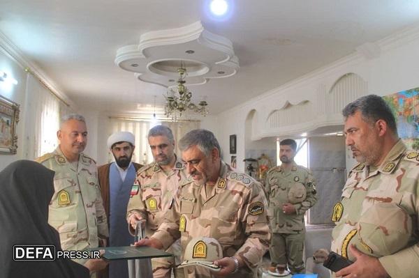 دیدار رئیس بازرسی مرزبانی با خانواده شهید «امیرمحمد امیری» در شهرستان مرزی درگز