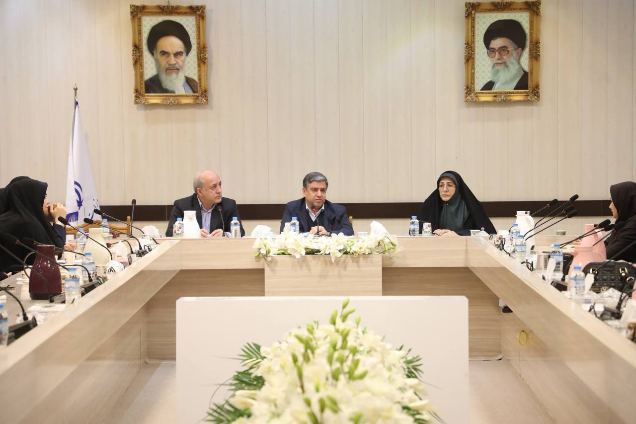 حل مسائل بانوان کارمند از مرکز پیگیری می‌شود