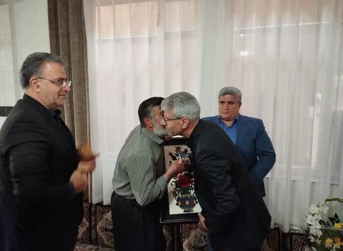 سخنگوی وزارت خارجه با خانواده شهید مرزبانی کردستان دیدار کرد