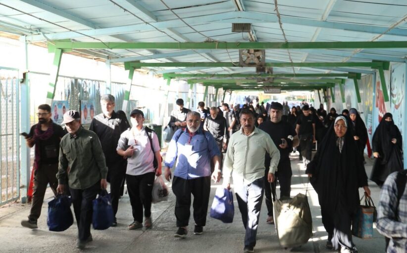 مرز مهران همچنان پذیرای زائران عرفه